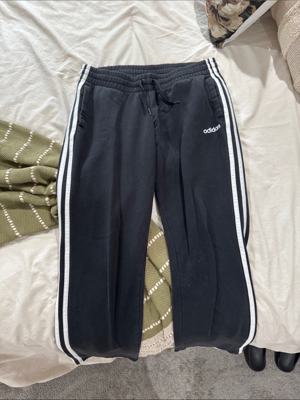 Adidas Women’s Black 3-Stripes Fleece Sweatpant